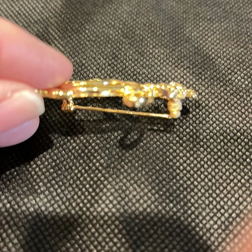 Goldtone Winnie The Pooh Pin - Picture 4 of 6